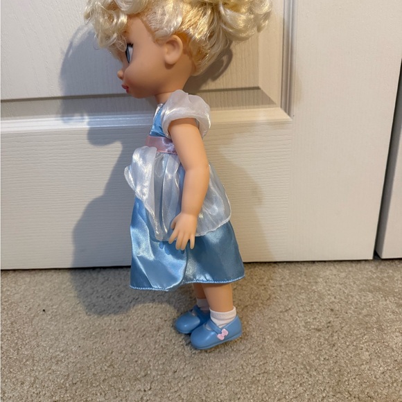Disney Animators’ Collection Cinderella Doll - Picture 3 of 4